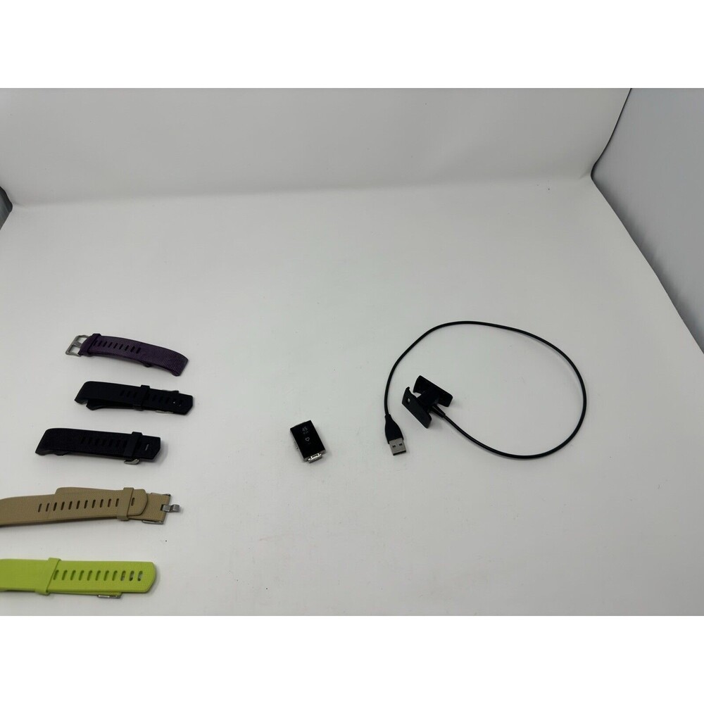 Fitbit Charge 2 Fitness w/ 5 wrist bands & with charger